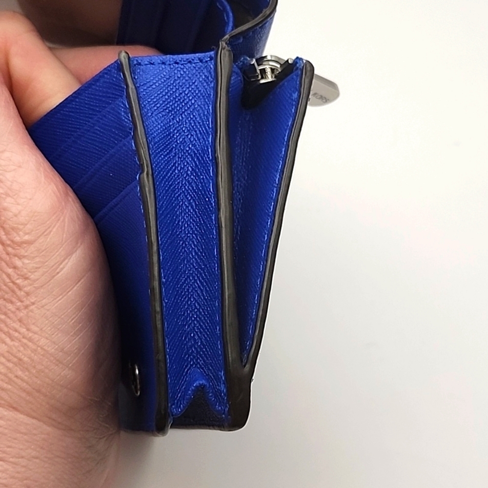 Michael Kors Bifold w/ Coin Zip Pocket Blue Silver Hardware - Picture 13 of 17